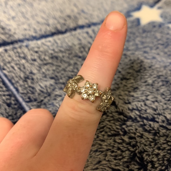 7 Assorted Silver/Clear Rings - Picture 2 of 8